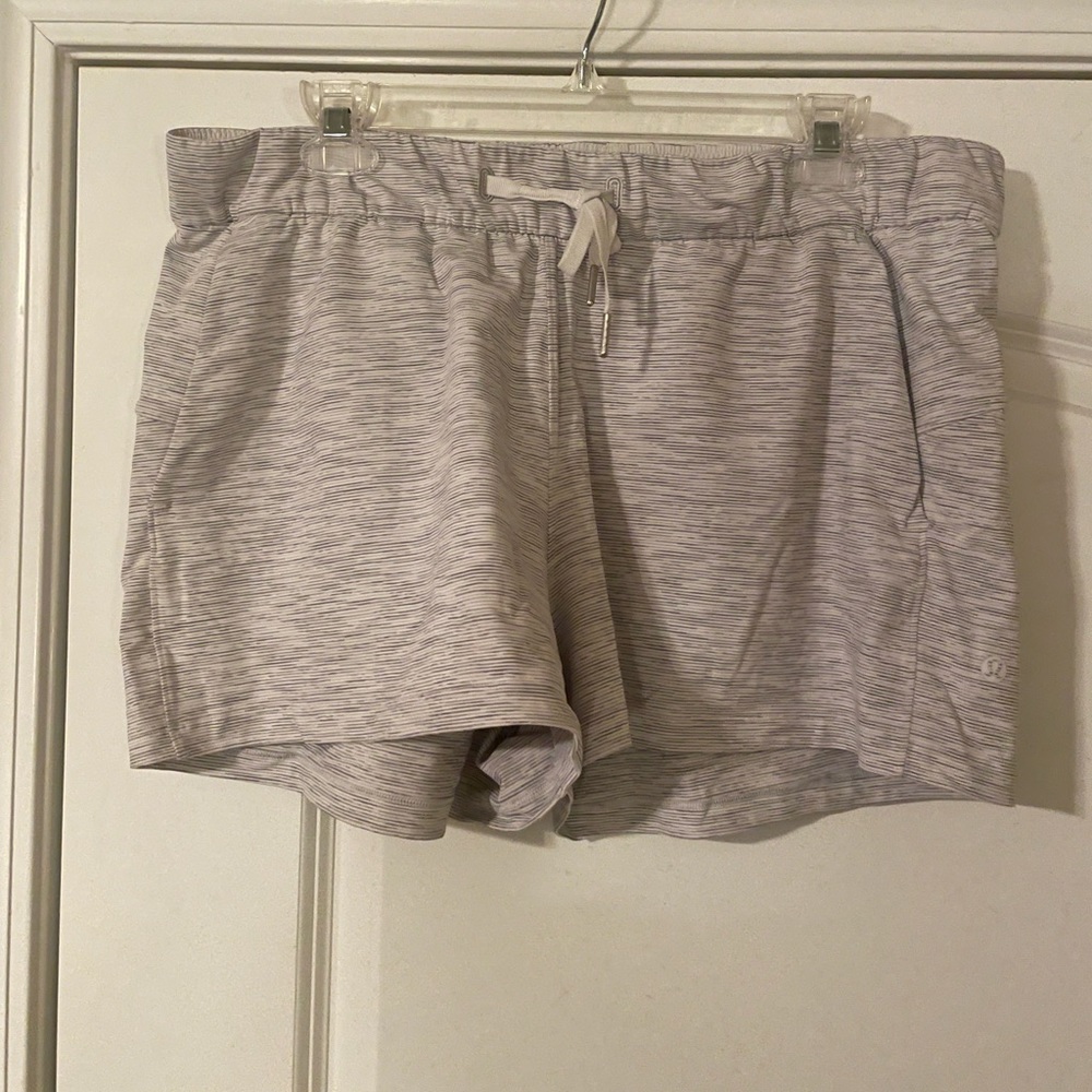 Lululemon On The Fly shorts size 12